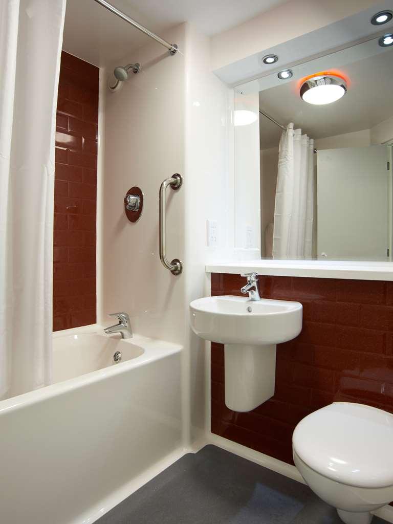 Travelodge Bromborough Port Sunlight Cameră foto